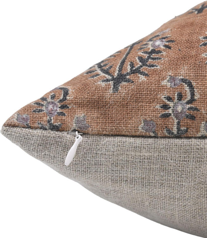 Taille du coussin décoratif du canapé en lin fait à la main à motif de blocs de lin Fab divine Neelgagan - 22 po x 22 po