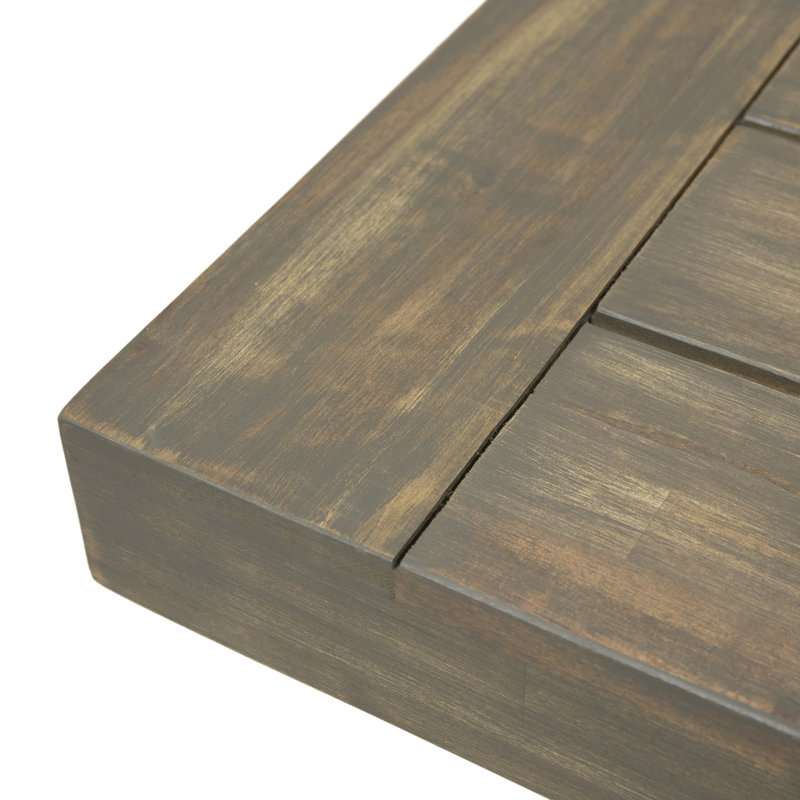 Banc en bois gris pour créer un espace d'équilibre extérieur