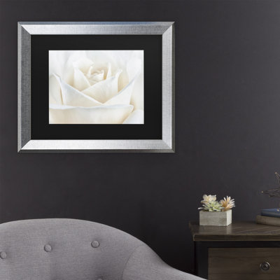 «Pure White Rose», reproduction de photo encadrée