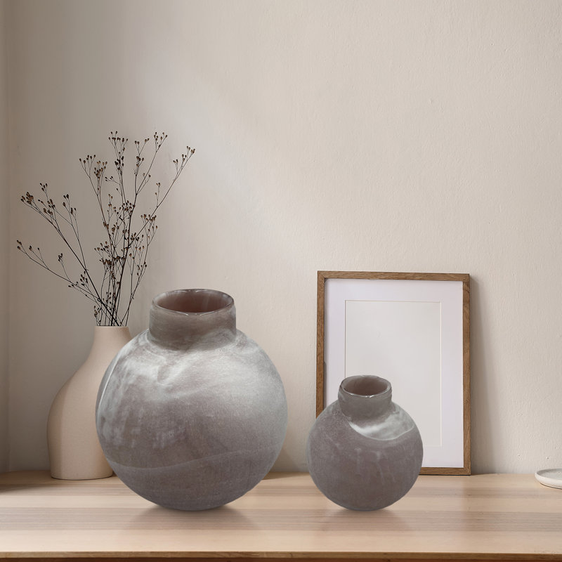 Ensemble de 2 vases décoratifs en verre opalin