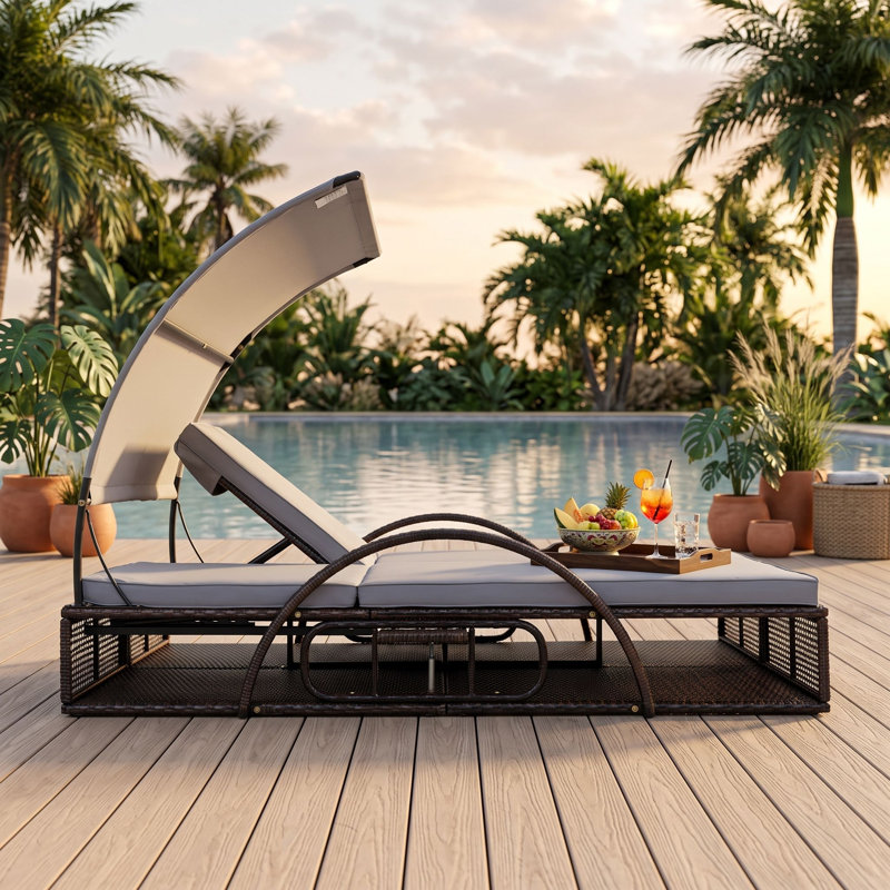 Double chaise longue de patio avec dossier réglable à 5 positions, auvent arqué, coussins amovibles et tables d'appoint cachées
