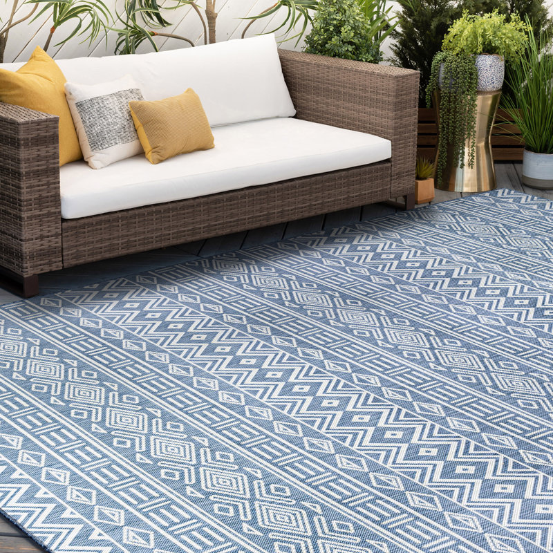 Tapis intérieur / extérieur bleu Urias, Rectangle 4 pi x 5 pi 3 po