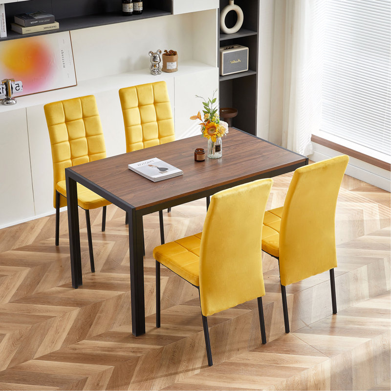 Chaise de salle à manger élégante en velours avec une conception ergonomique et une base en métal stable, Vert, Doré