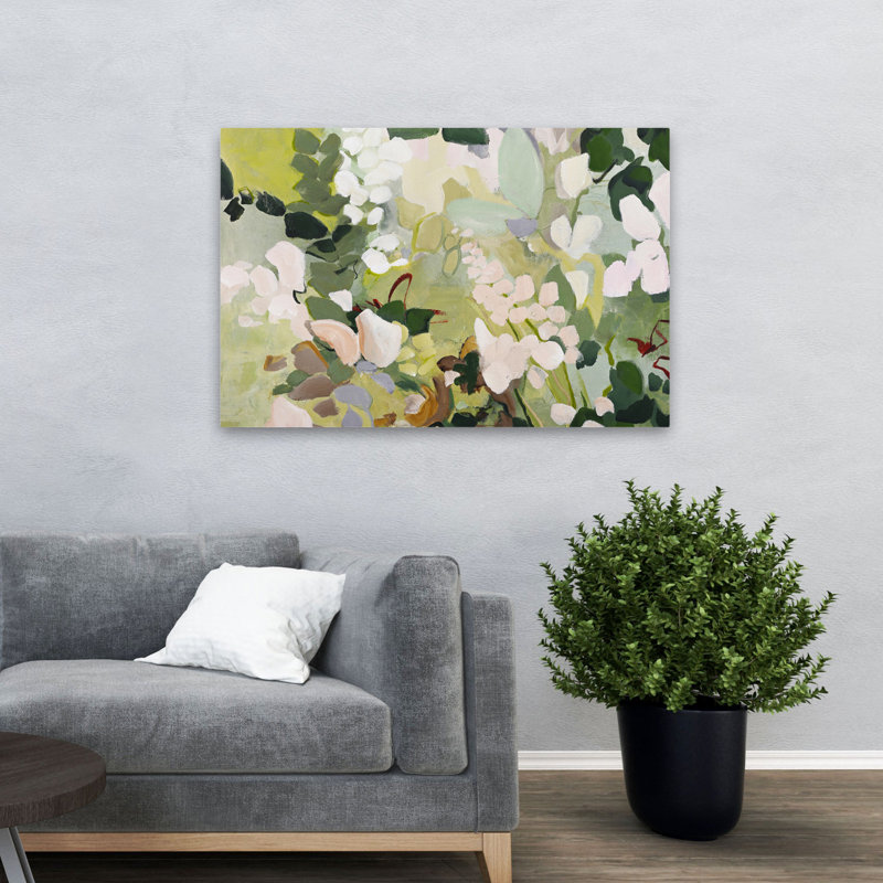 Variation de jardin vert - art floral contemporain avec fleurs et nature morte, H 48 po x l 32 po
