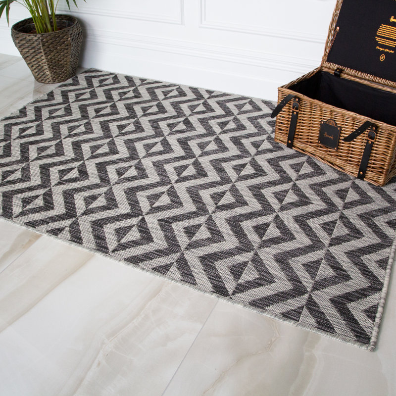 Haleemah Chevron Hand Woven Indoor / Outdoor Area Rug, Rectangle 120cm x 170cm