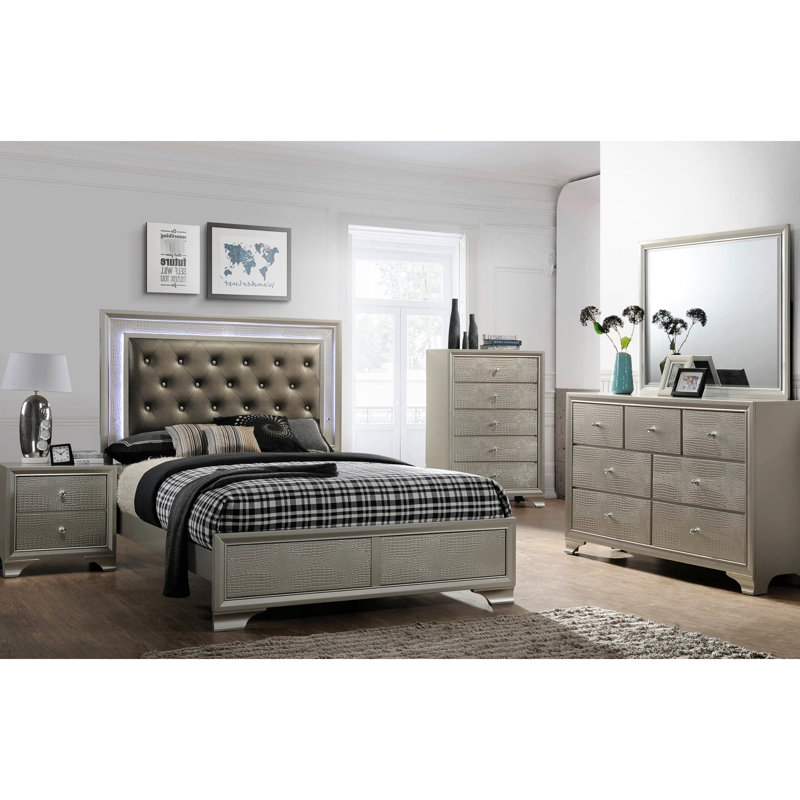 Lit simple de couleur champagne avec revêtement en peau de crocodile et look de chambre à coucher rembourré beige et blanc