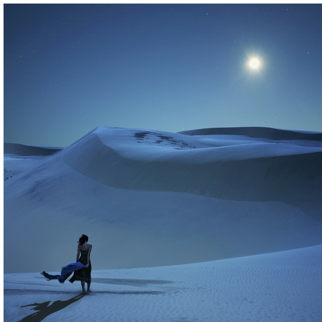 Seidenmatte Tapete Vollmond über der Wüste