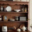 Buffet rétro en bois massif brun noyer avec portes en rotin