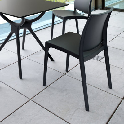 Chaise d'appoint empilage pour ensemble repas de patio Burt