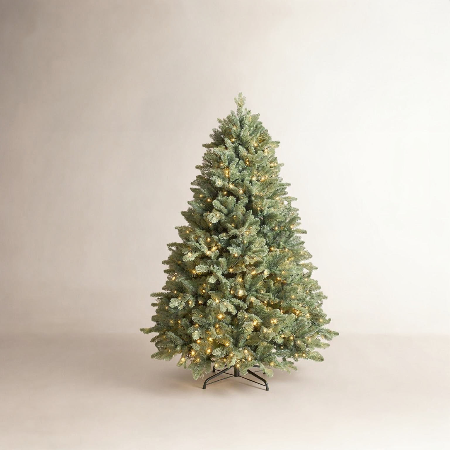 Lighted Christmas Tree, 7.5 ft