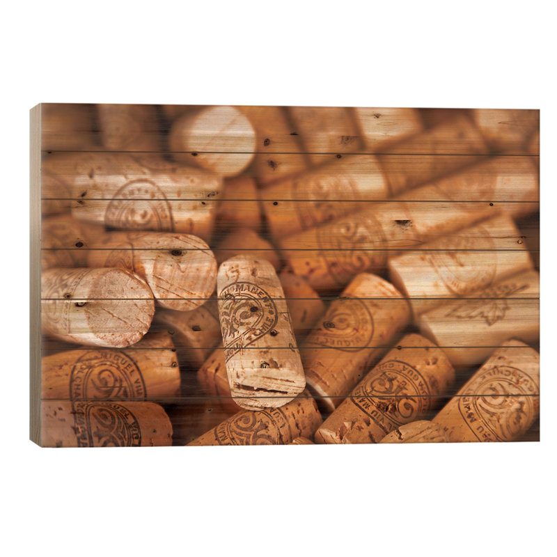 Bouchons de vin Viu Manent en zoom, H 26 po x l 40 po x P 1,5 po
