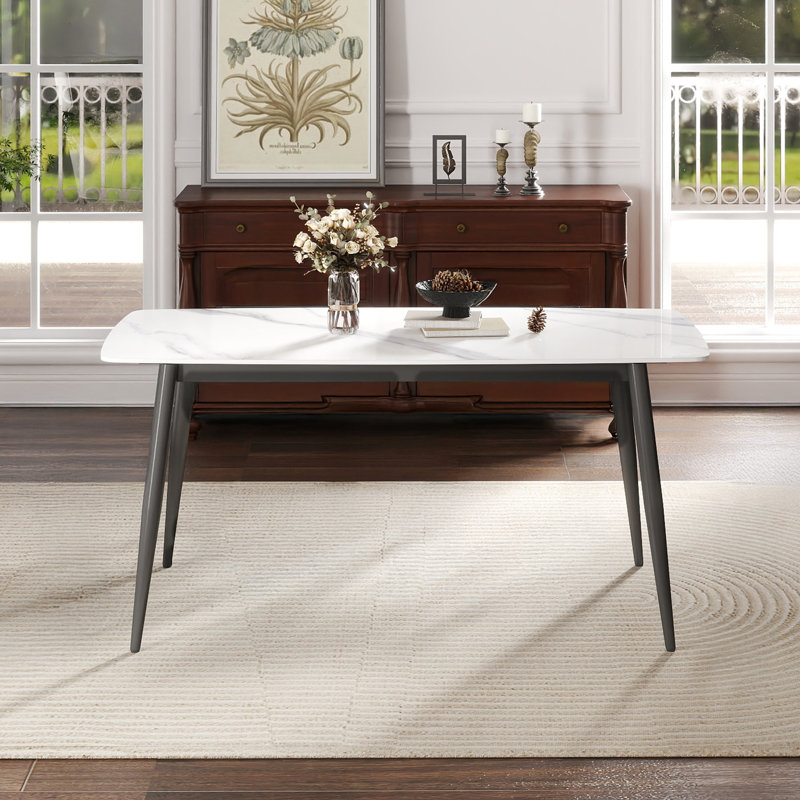 Table de salle à manger 63,11 "pour 6 à 8 personnes, conception moderne, plateau rectangulaire en pierre frittée blanche, pieds en métal gris foncé, chaleur, agencement de pièce avec style, bureau, haute dureté, convient