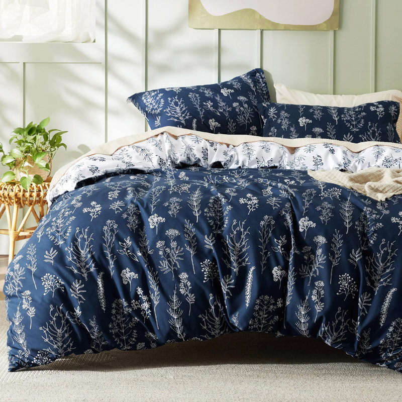 Bedsure Reversible Duvet Cover Set with Zipper Closure GentleSoft™️, King Duvet Cover + 2 King Pillowcases, Navy Blue