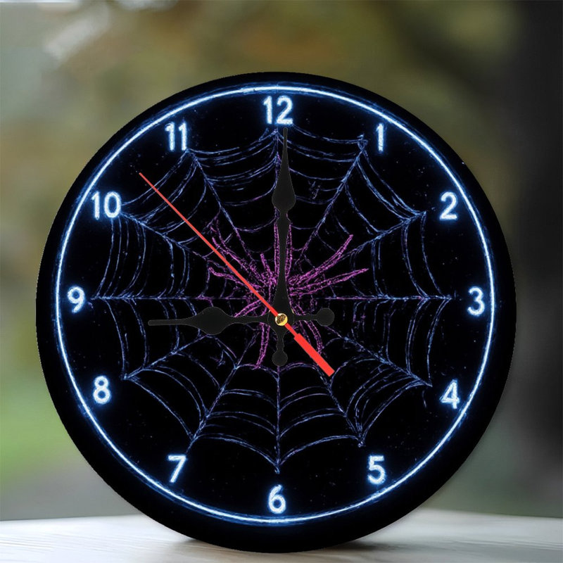 Horloge, chiffres, toile d'araignée