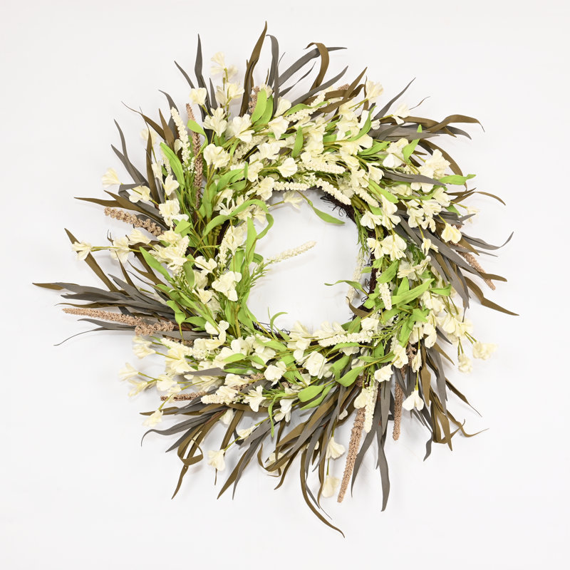 Couronne florale 24 po avec fleurs en grappe et baies