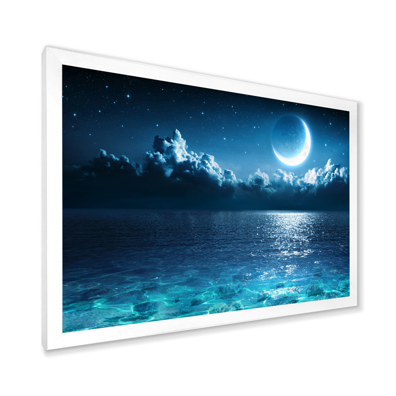 «Romantic Moon Over Deep Blue Sea I», photographie sur toile, H 16 po x l 32 po x p 1 po, Cadre photo blanc