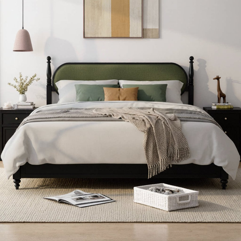 Lit plateforme très grand en bois noir avec tête de lit tapissier en velours, structure en bois massif, conception de poteau tourné moderne, capacité de 600 lb, support à lattes, aucun sommier nécessaire
