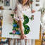 Toile, une grande lettre au design complexe B émerge d'un art mural tapissier de verdure luxuriante avec sa surface texturée-582141930