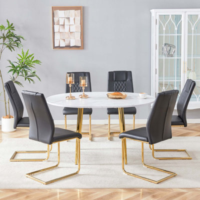 Ensemble de table et de chaises. Table de salle à manger extensible en panneau de fibres à densité moyenne. La table coulissante est idéale pour un large éventail de familles et convient à des rassemblements de différentes tailles.