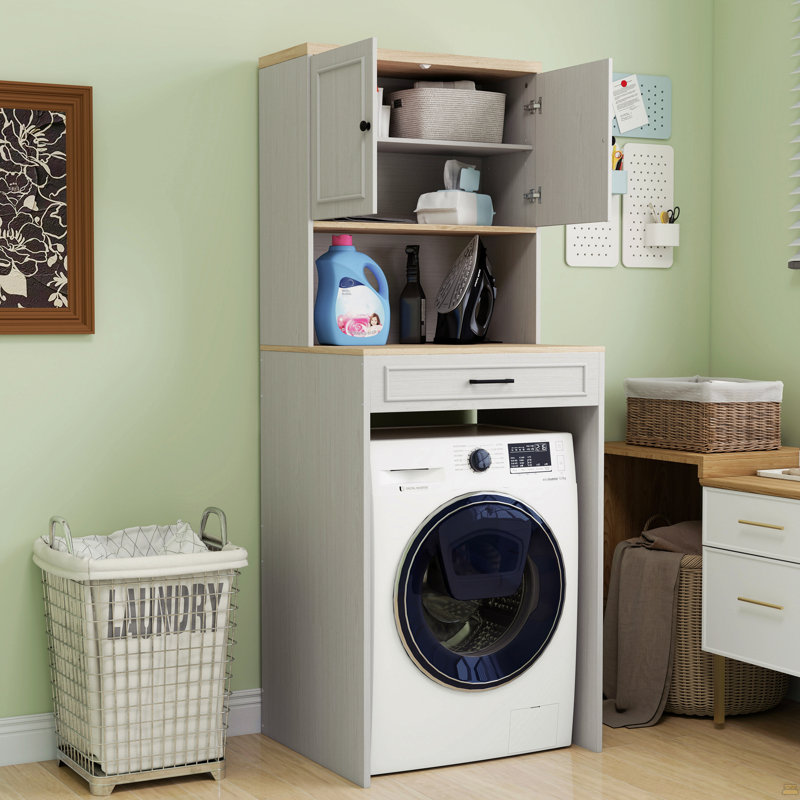 Au-dessus de l'armoire de rangement pour laveuse et sécheuse