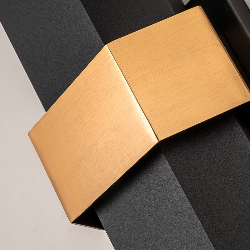 Vyla Wall Light