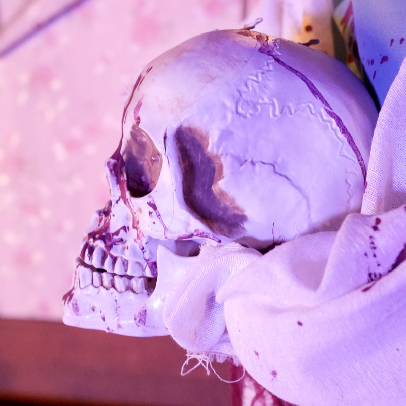 «Haunted Hill Farm» 5,1 pi debout, secouant la tête sans tête, Halloween animatronique avec un corps en mouvement