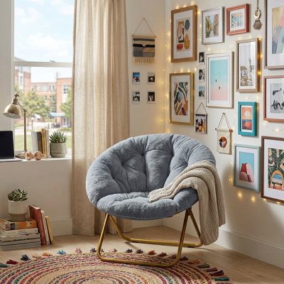 Chaise longue pliante en fausse fourrure et métal 26 po gris et bronze