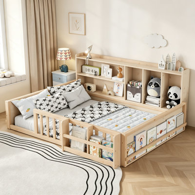 Cadre de lit plateforme en bois pleine grandeur pour enfants avec clôture de garde-corps, tablettes de rangement latérales et bibliothèque, lit de plancher peu encombrant, naturel