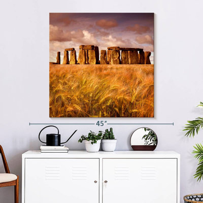 Keiri Wheat Field By The Stonehenge