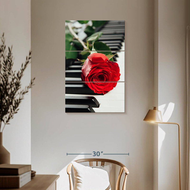 Hardie, rose rouge sur piano, H 57 po x l 36 po