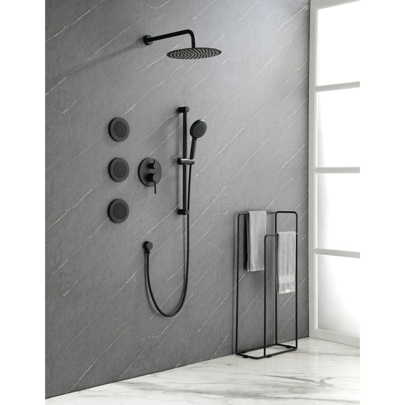 Système de douche au design noir mat. Tête, douche à main, barre coulissante, jets pour le corps. Sensation naturelle. Auto-nettoyant. Fixation murale. Laiton avec de nombreuses options. Douche pluvieuse. Laiton. Fixé