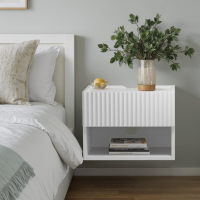 Tables de chevet flottantes