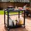 Chariot de barbecue roulant noir avec 2 roues verrouillables et crochets porte-ustensiles, idéal pour les repas en plein air. Étagères spacieuses pour une organisation optimale de la cuisson, support pour four à pizza, grand espace de rangement pour les accessoires de barbecue.