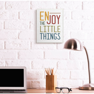 «Enjoy The Little Things», citation, typographie, bleu, rouge
