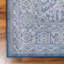 Tapis traditionnel urbain de couleur arctique-561680389