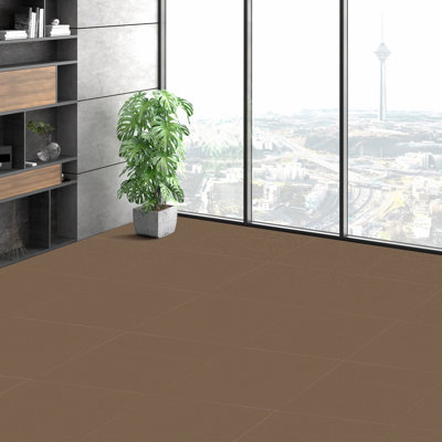 Carreaux de tapis pelez et collez, carreaux de tapis auto-adhésifs carrés de 18 po x 18 po, carreaux de tapis rembourrés doux, bricolage facile à installer pour le salon de la chambre à coucher intérieur / extérieur (10 carreaux, brun foncé)