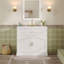 Meuble-lavabo de luxe 36 po avec lavabo en céramique, meuble-lavabo avec 2 grandes portes à fermeture douce et meuble de rangement en bois massif