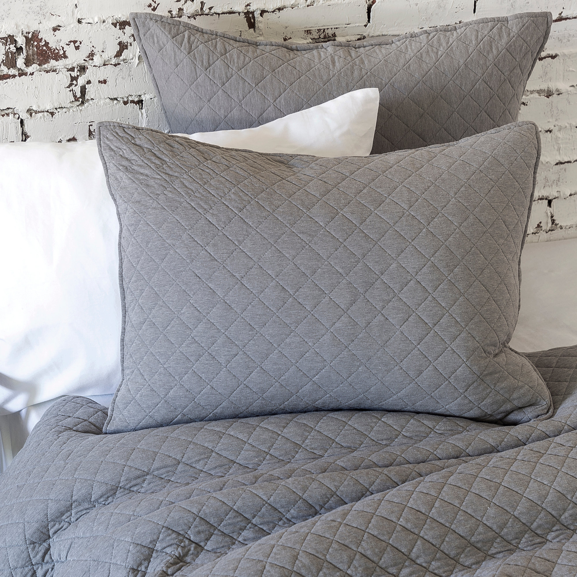 Jersey Lidio Gray Cotton Modern & Contemporary Reversible Quilt, Full/Queen Quilt