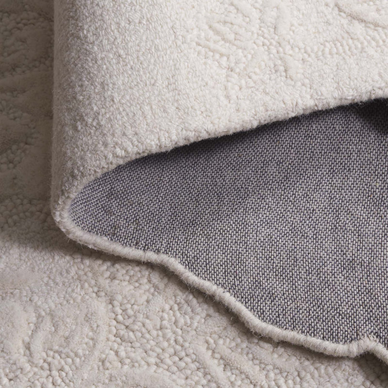 Devna Hand Tufted Wool/Cotton Floral Rug in Ivory, Rectangle 5' x 8'