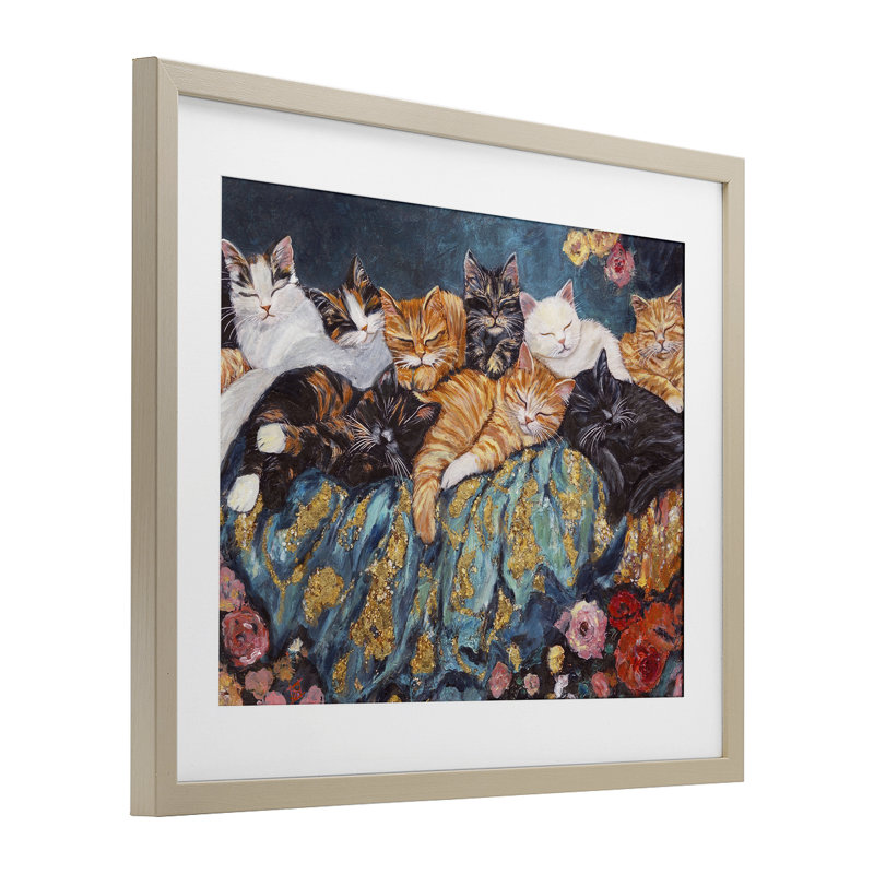 «Sleepy Kitty Crowd with Flowers», reproduction encadrée sous verre, design par Sara Culpepper, Cadre de récolte en pin