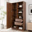 Grande armoire de rangement autoportante avec portes cannelées, tiroirs et tablettes ouvertes