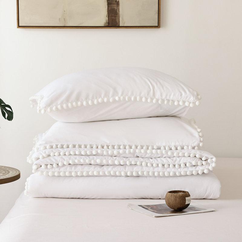 Ensemble d'édredon toutes saisons 3 pièces Superfiber Bohemian Pom, Blanc, Courtepointe grand lit + 2 taies d'oreiller standa