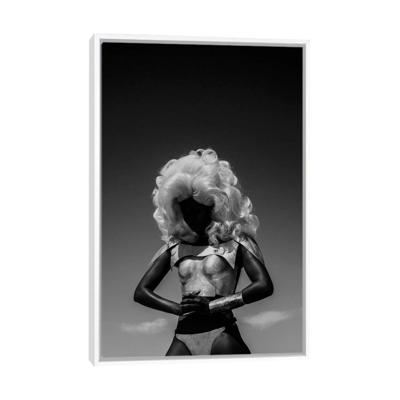 « Warrior Queen » par Gregory Prescott-impression, H 48 po x l 32 po x P 1,5 po, Toile blanche encadrée, Pas de tapis