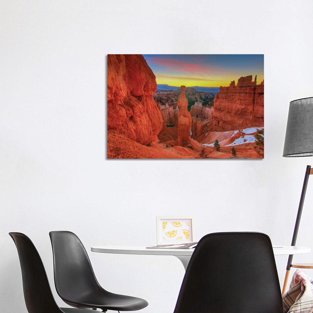 Dawn Over Thor's Hammer von Bill Sherrell - Galerie-verpackte Leinwand Giclée