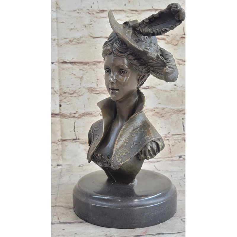Sculpture fille élégante avec chapeau