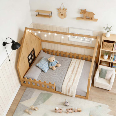 Lit double en bois avec fenêtre et clôture