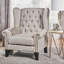 Charmante chaise d'inspiration médiévale avec superbe cadre en bois et pieds espacés-714188741
