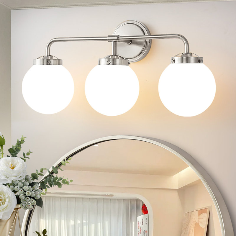 Luminaire de salle de bain à intensité variable avec abat-jour en verre soufflé à la main Karlei, 3, Nickel, Blanc