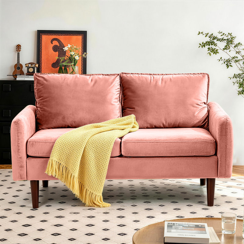 Canapé compact à deux places avec accoudoirs arrondis de 142 cm de large, idéal pour les petits appartements et les bureaux.