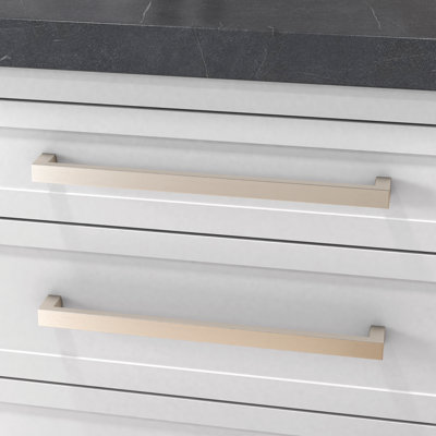 4409 Contemporary Appliance Pull, 18" CTC